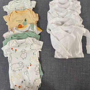 Newborn bundle 6 x Gerber undershirts and 5 short sleeve Carters onsies